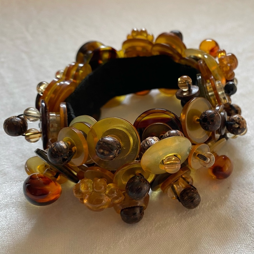 7 1/4" Button Bracelet